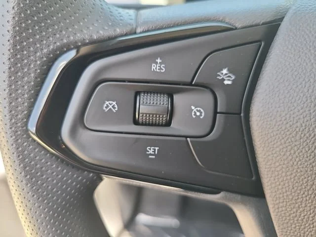 New 2027 Summit White Chevrolet LT image 26