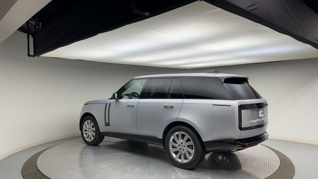Used 2024 Hakuba Silver Metallic Land Rover SE image 6