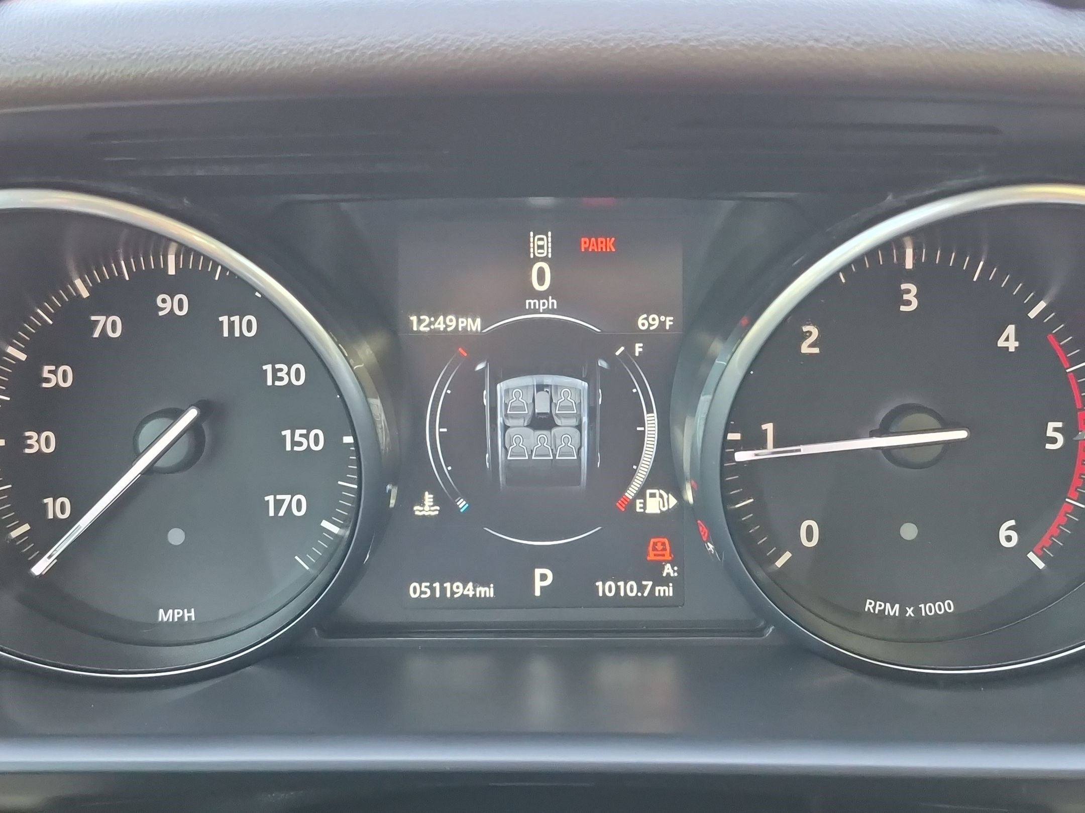 Used 2017  Land Rover SE image 15