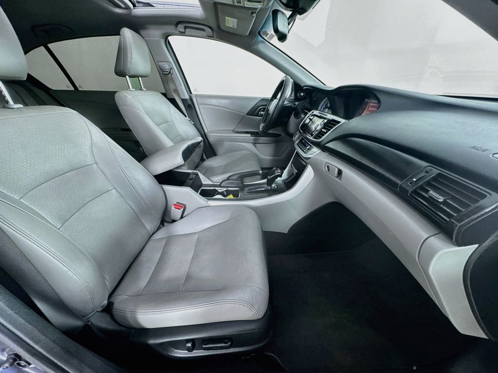 Used 2015 Gray Honda EX-L image 36