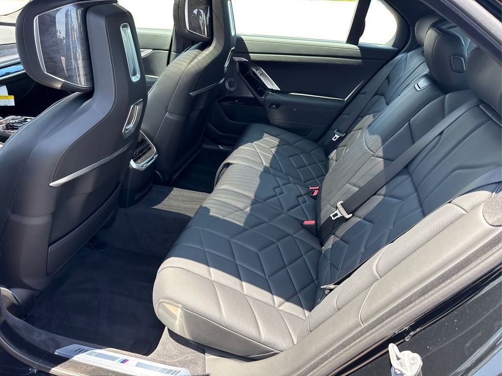 2025 BMW 7 Series 760i - Photo 10