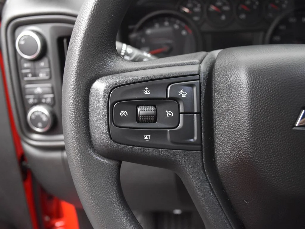 Used 2022 Red Chevrolet Custom image 8