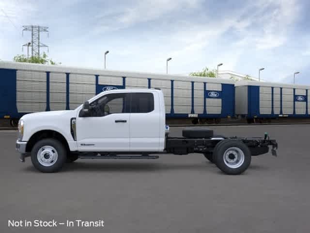 New 2026 Oxford White Ford XLT image 3