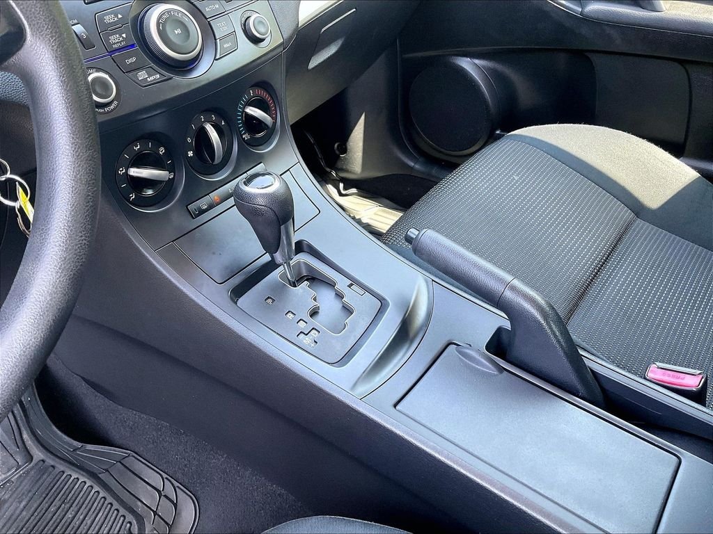 Used 2013 White Mazda i Sport image 19