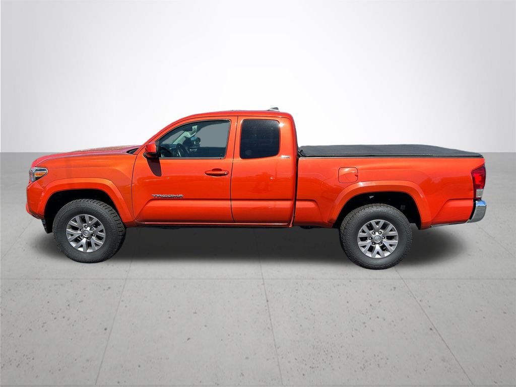 Used 2018 Red Toyota SR5 image 10