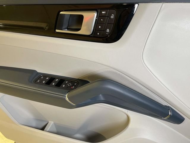 Used 2022 Silver Porsche  image 35