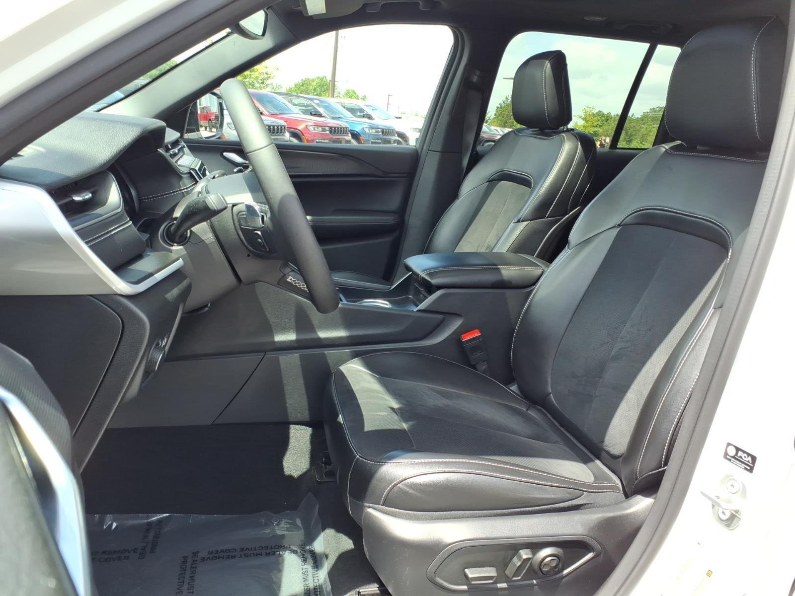 Used 2024 Bright White Clearcoat Jeep Altitude X image 18