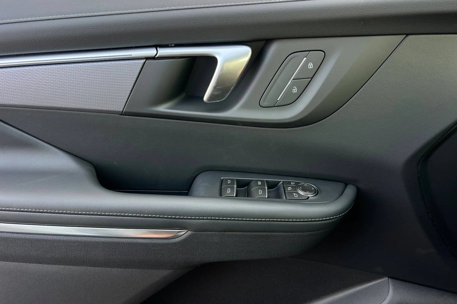 2026 Buick Enclave Sport Touring - Photo 8
