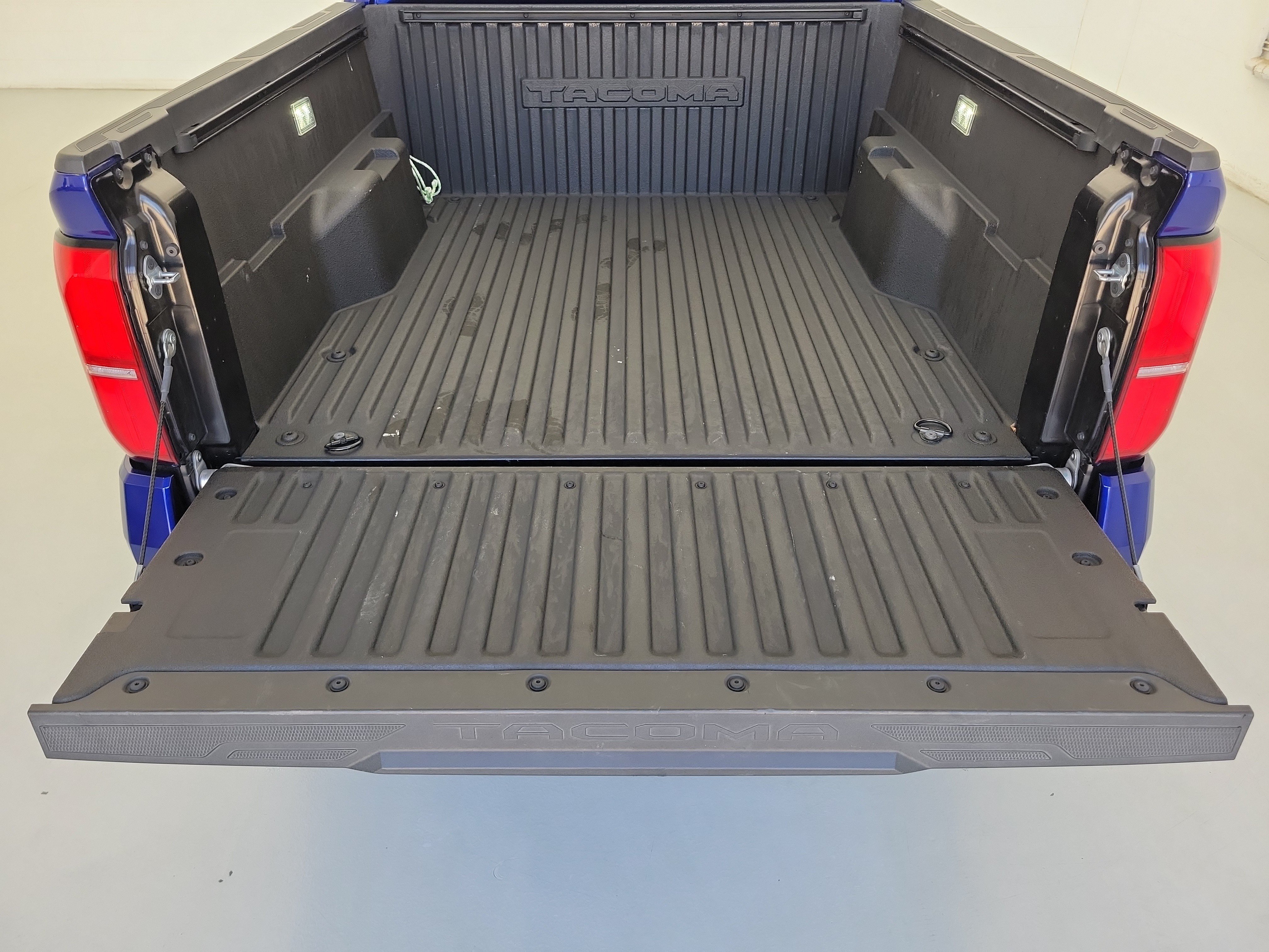 Used 2025 Blue Toyota SR5 image 10