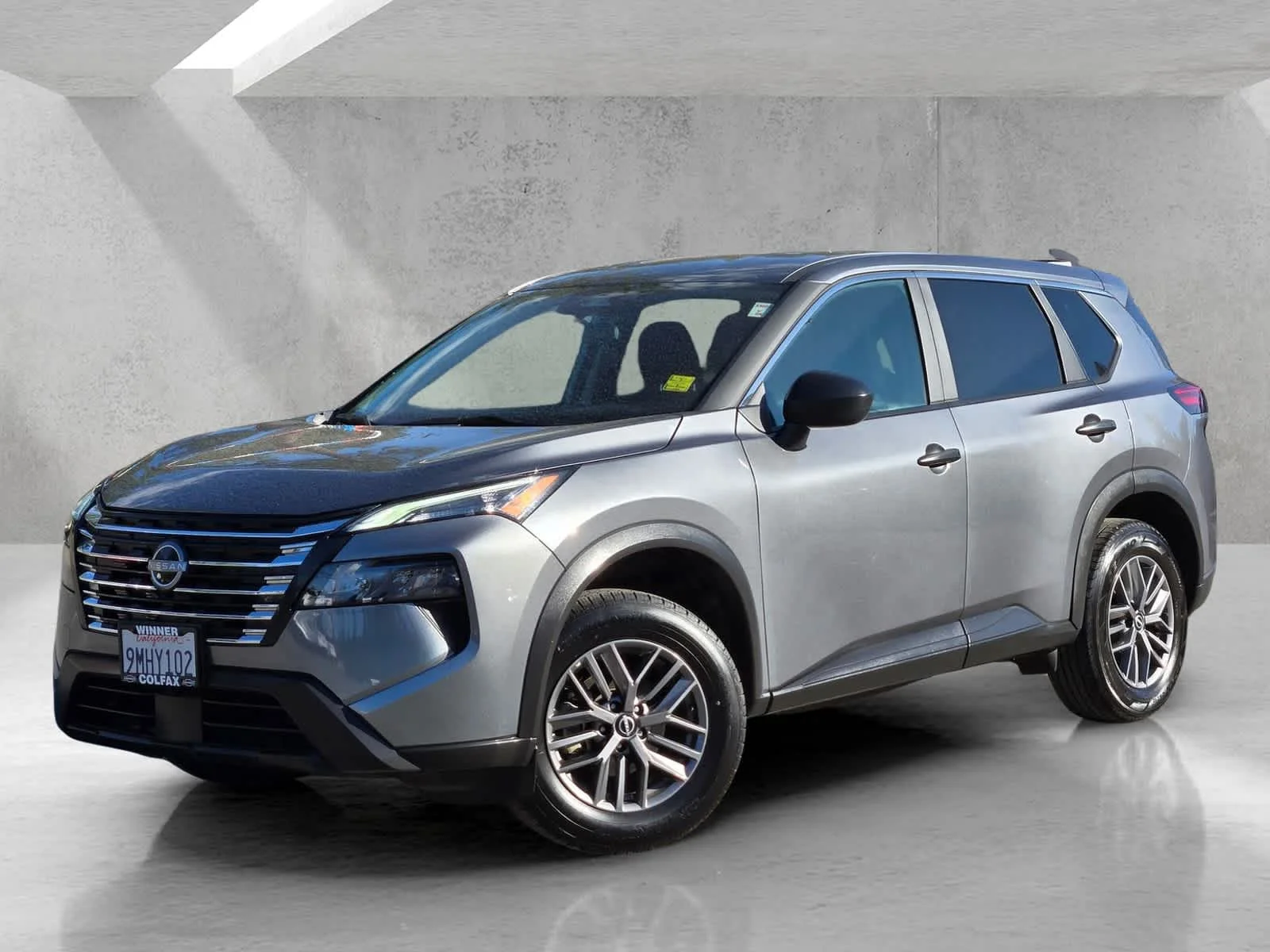 Used 2024  Nissan S image 8