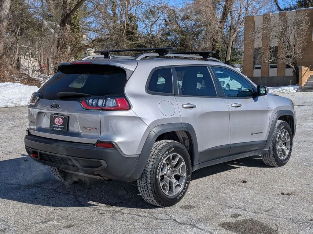 Used 2021 Silver Jeep Trailhawk image 3
