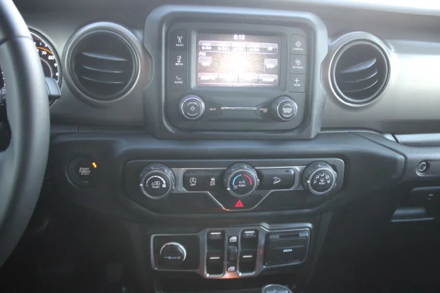 Used 2019 Gray Jeep Unlimited Sport S image 4