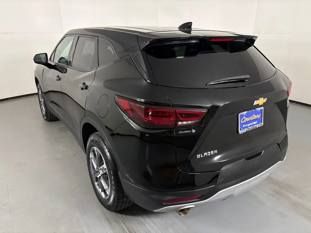 Used 2025 Black Chevrolet LT image 5