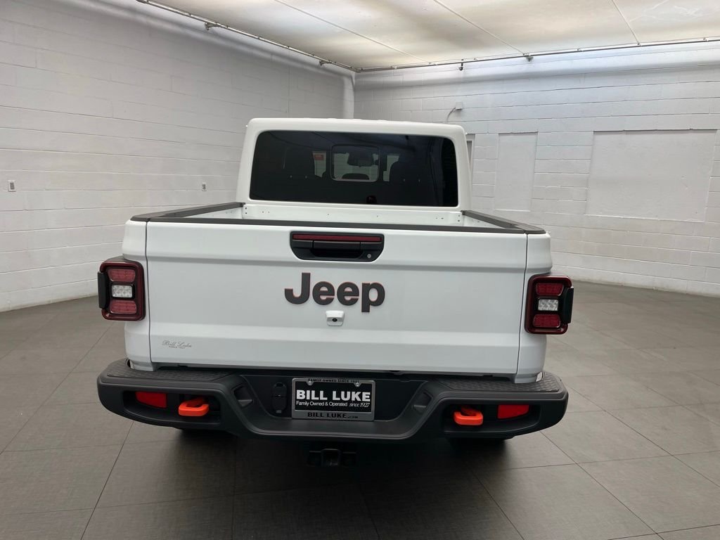 New 2026 Bright White Clear-Coat Exterior Paint Jeep Mojave image 4