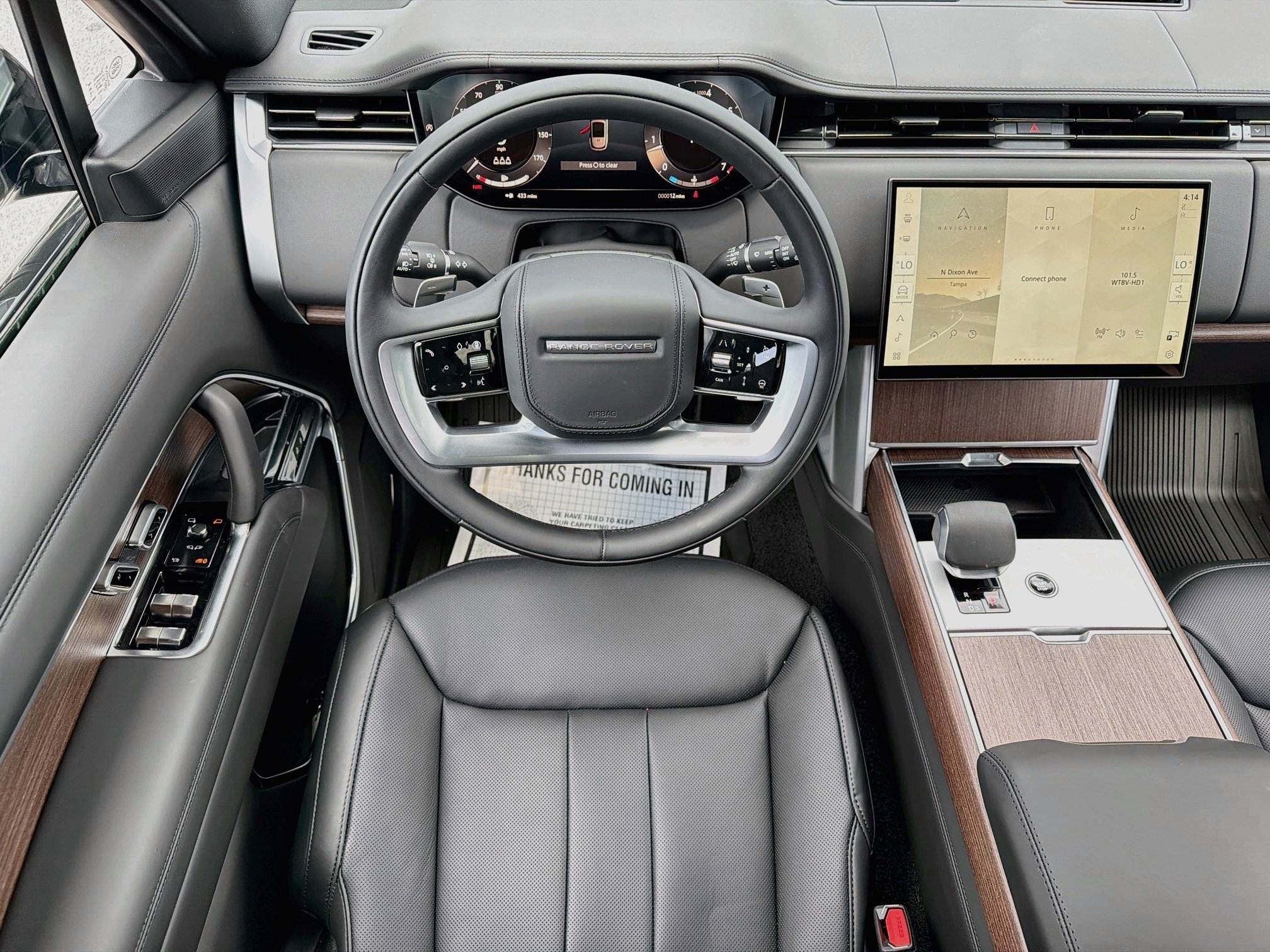 New 2026 Santorini Black Land Rover SE image 18