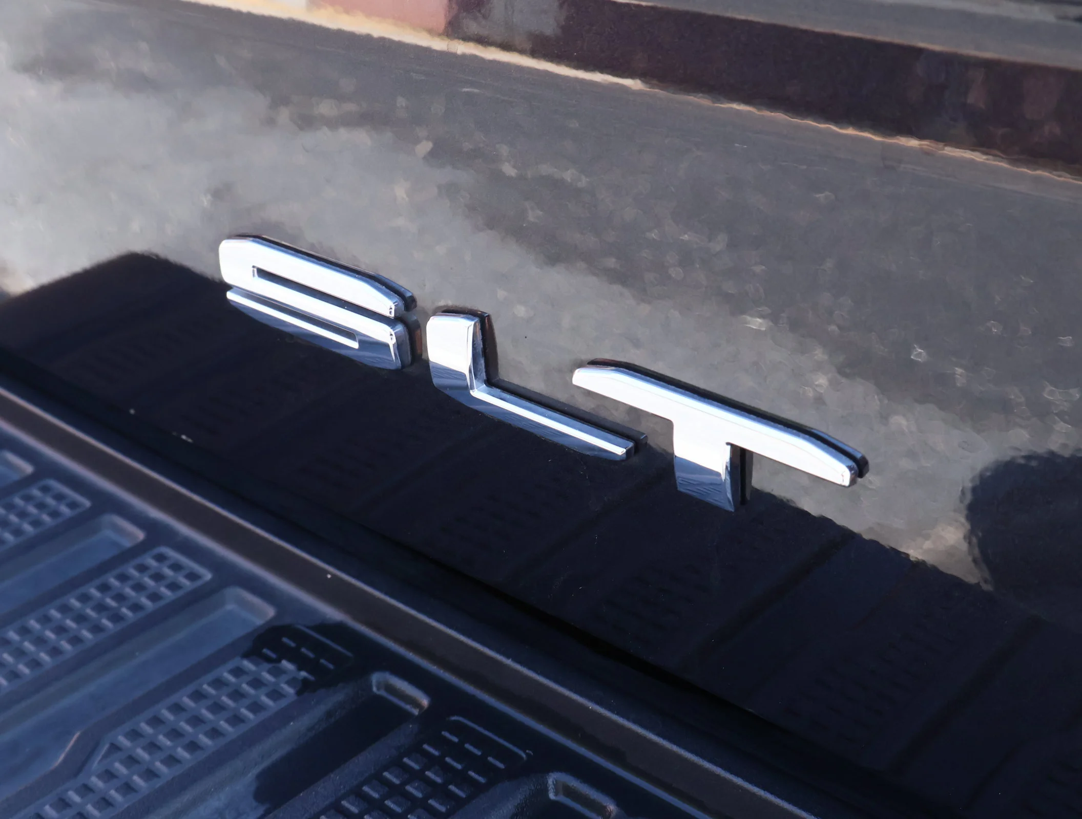Used 2022 Titanium Rush Metallic GMC SLT image 29