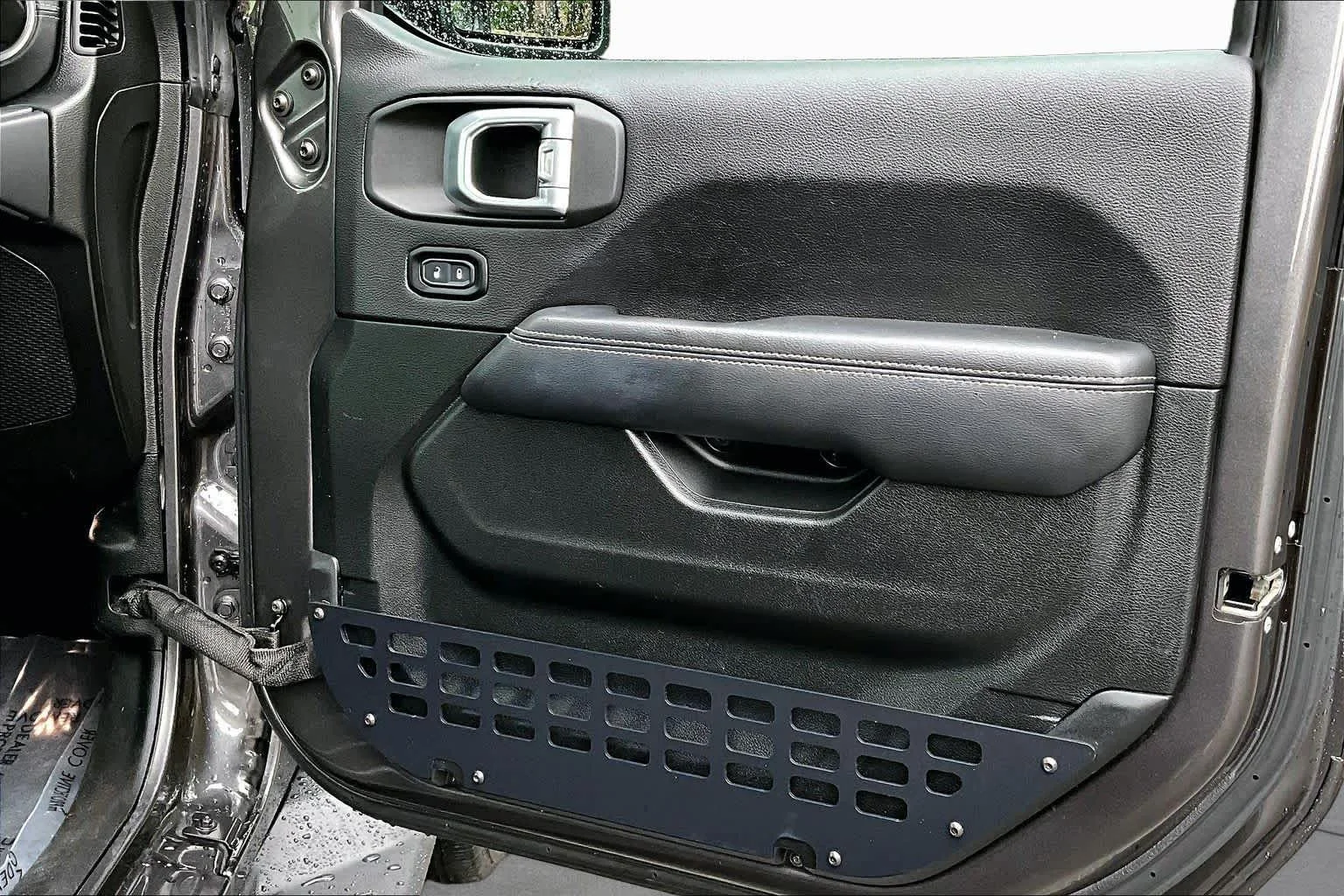 Used 2020 Granite Crystal Metallic Clearcoat Jeep Overland image 21