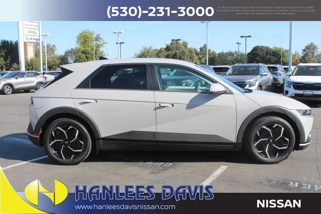 Used 2024 Gray Hyundai SEL image 6