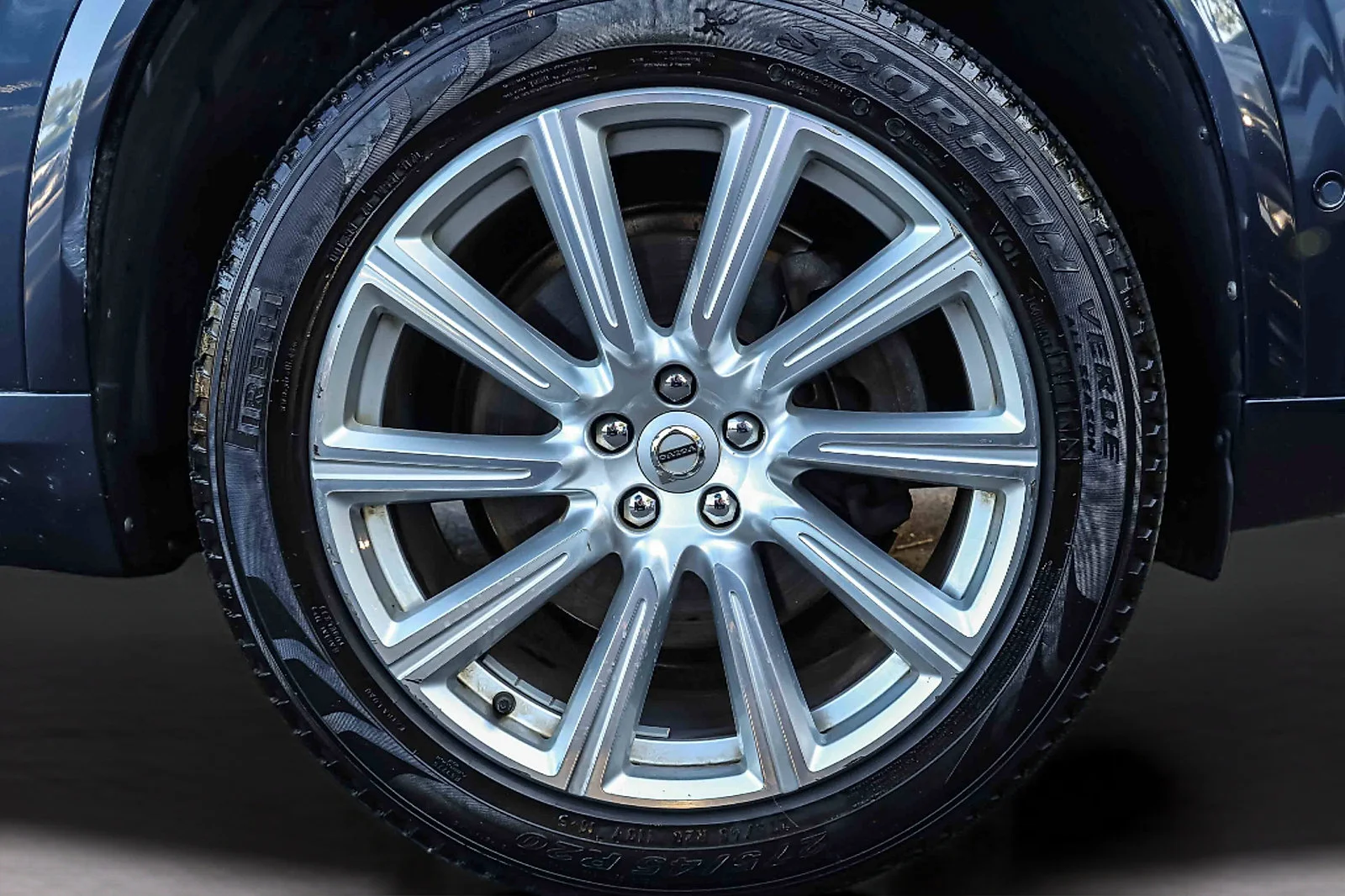 Used 2018  Volvo Inscription image 30