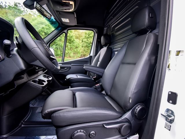 New 2026 Arctic White Mercedes-Benz Cargo 170 WB image 4