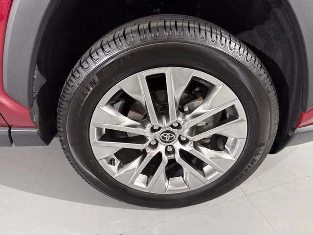Used 2021 Red Toyota XLE Premium image 13