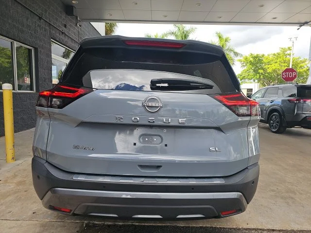 Used 2023 Gray Nissan SL image 5