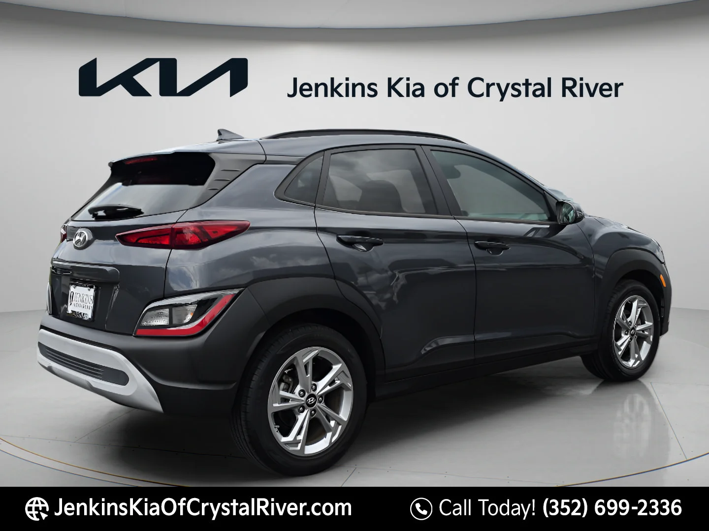 Used 2022 Thunder Gray Hyundai SEL image 4