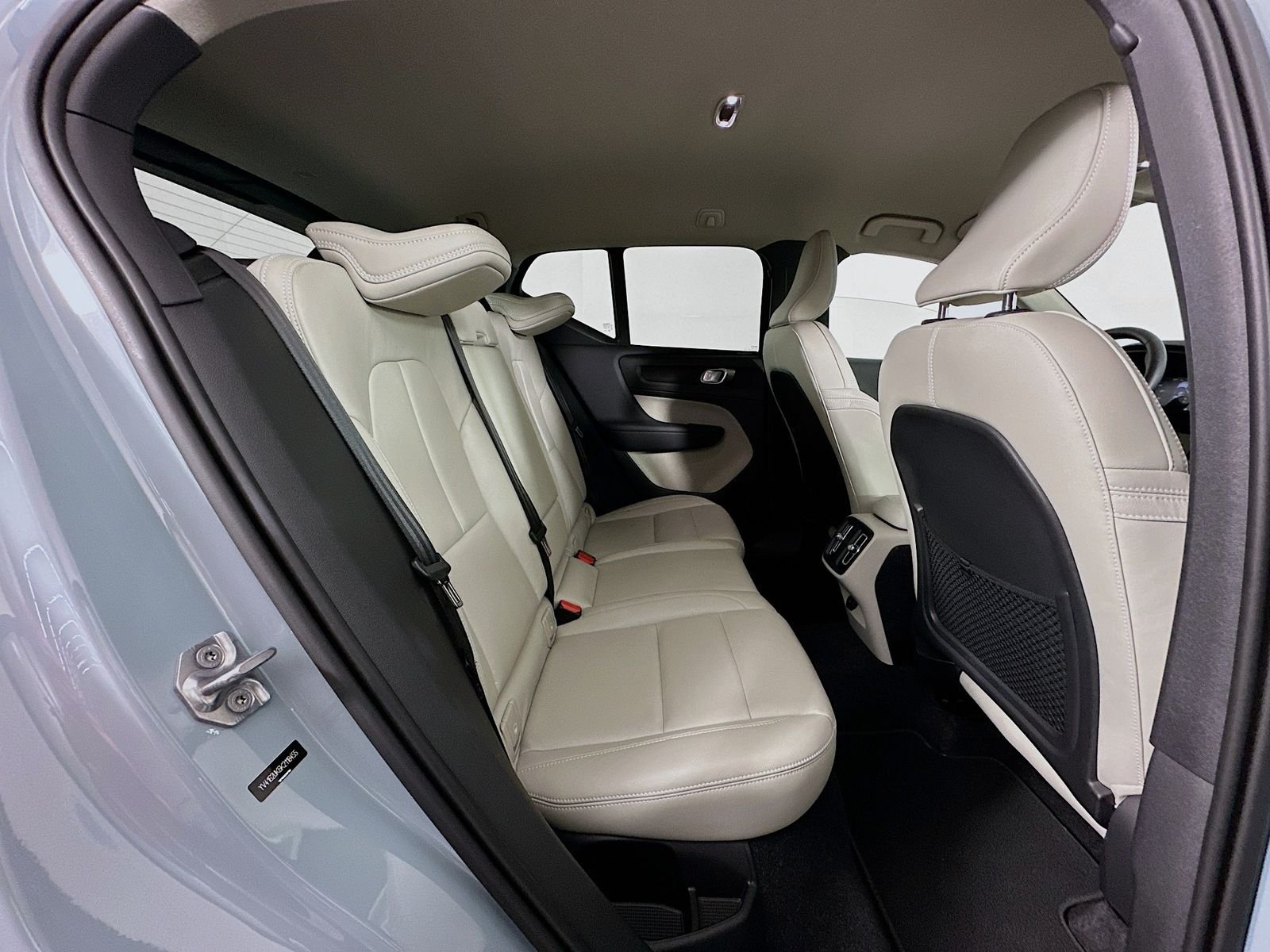 Used 2019 Amazon Blue Volvo Momentum image 26
