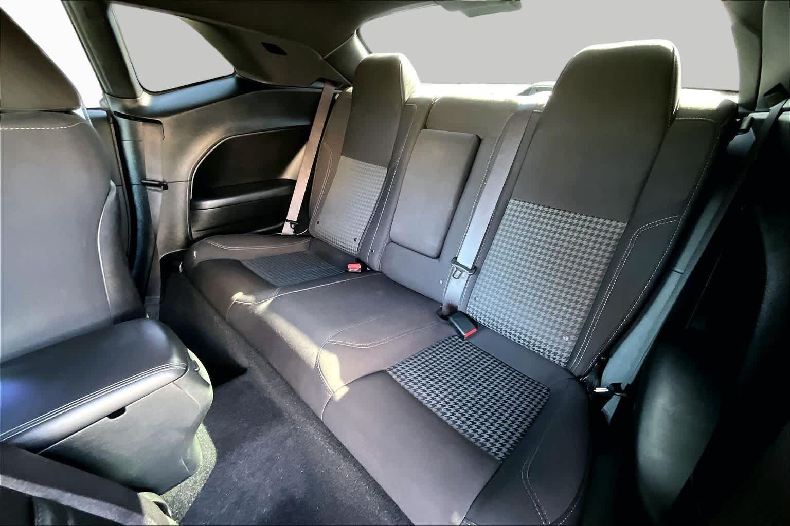 Used 2019 Maximum Steel Metallic Clearcoat Dodge SXT image 18