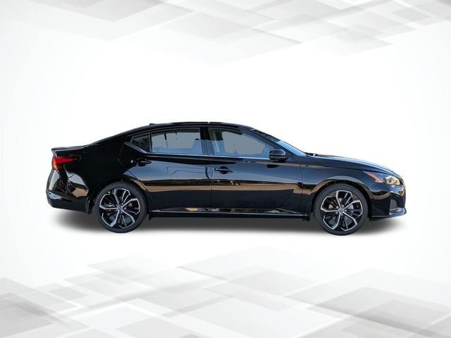 New 2026 Black Nissan 2.5 SR image 3