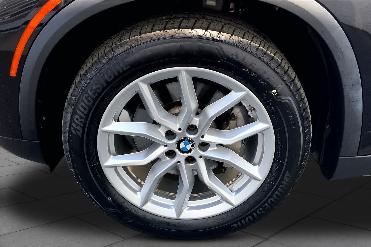 Used 2021 Black Sapphire Metallic BMW xDrive40i image 10