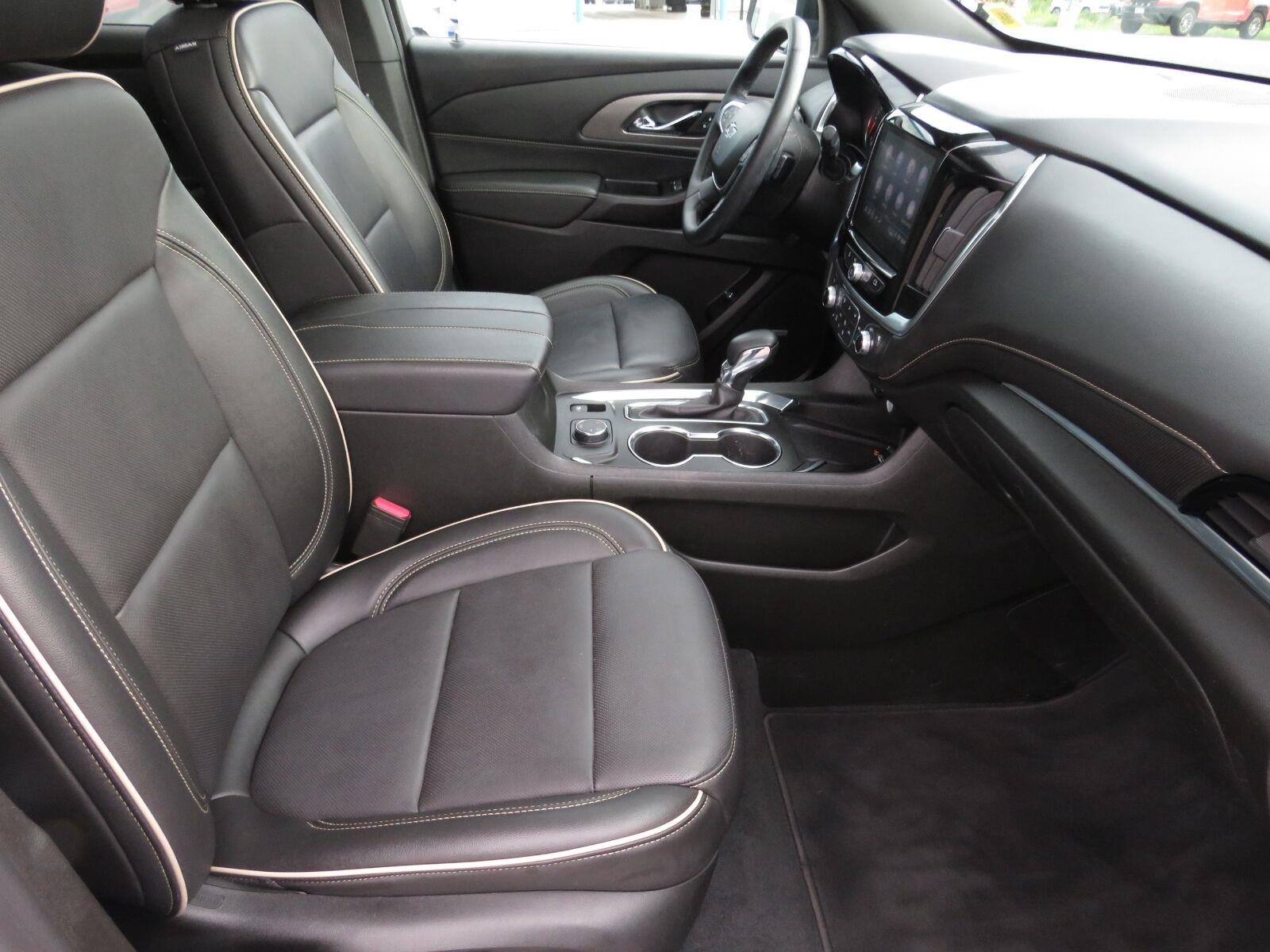 Used 2023 Iridescent Pearl Tricoat Chevrolet Premier image 18