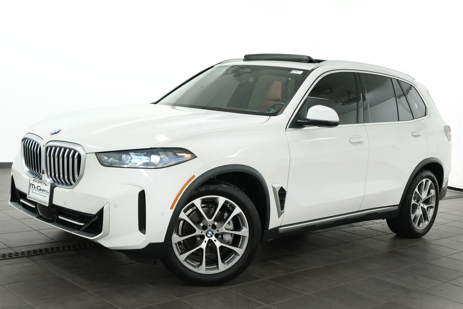 Used 2024 Alpine White BMW xDrive40i image 1