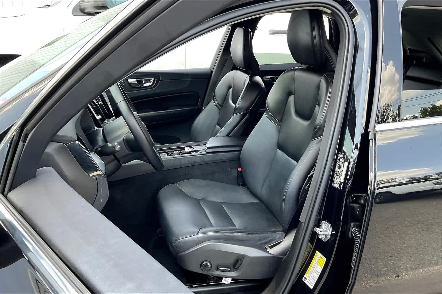 Pre-Owned 2019 Volvo XC60 Momentum