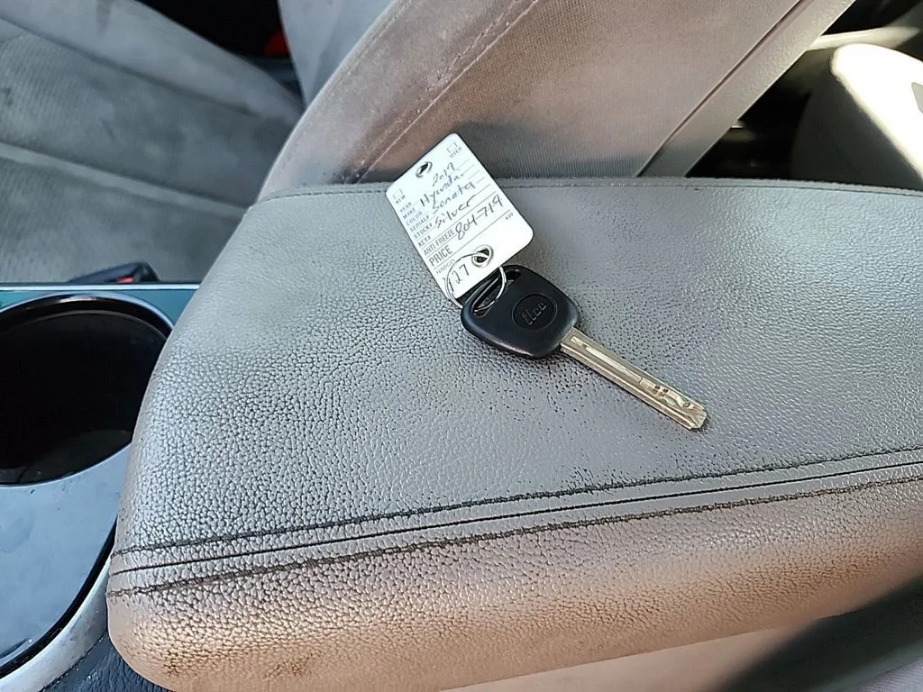 Used 2019 Silver Hyundai SE image 27