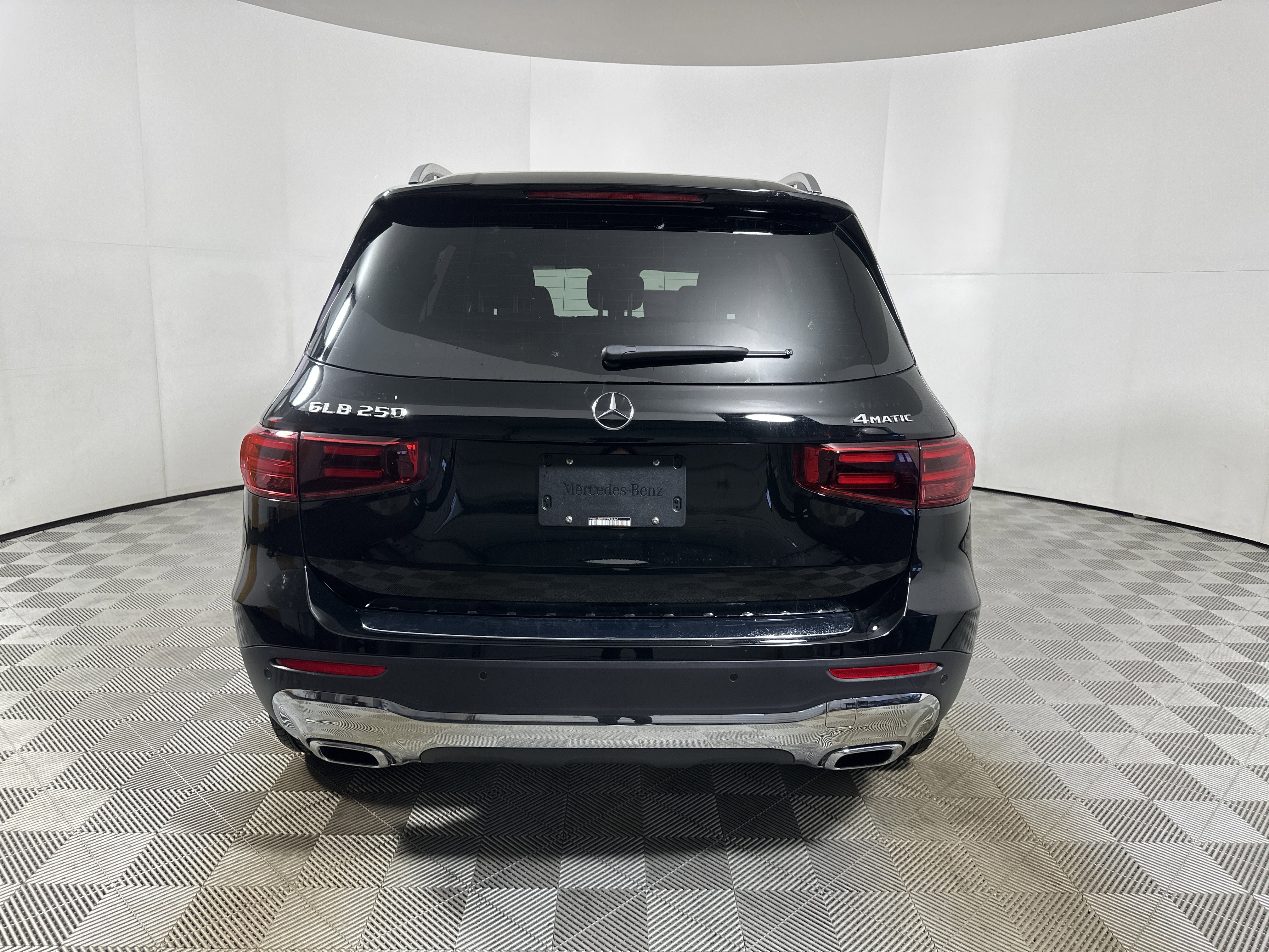 New 2026 Night Black Mercedes-Benz GLB 250 image 33