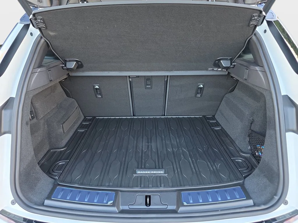 New 2026 Fuji White LAND ROVER Dynamic SE image 12