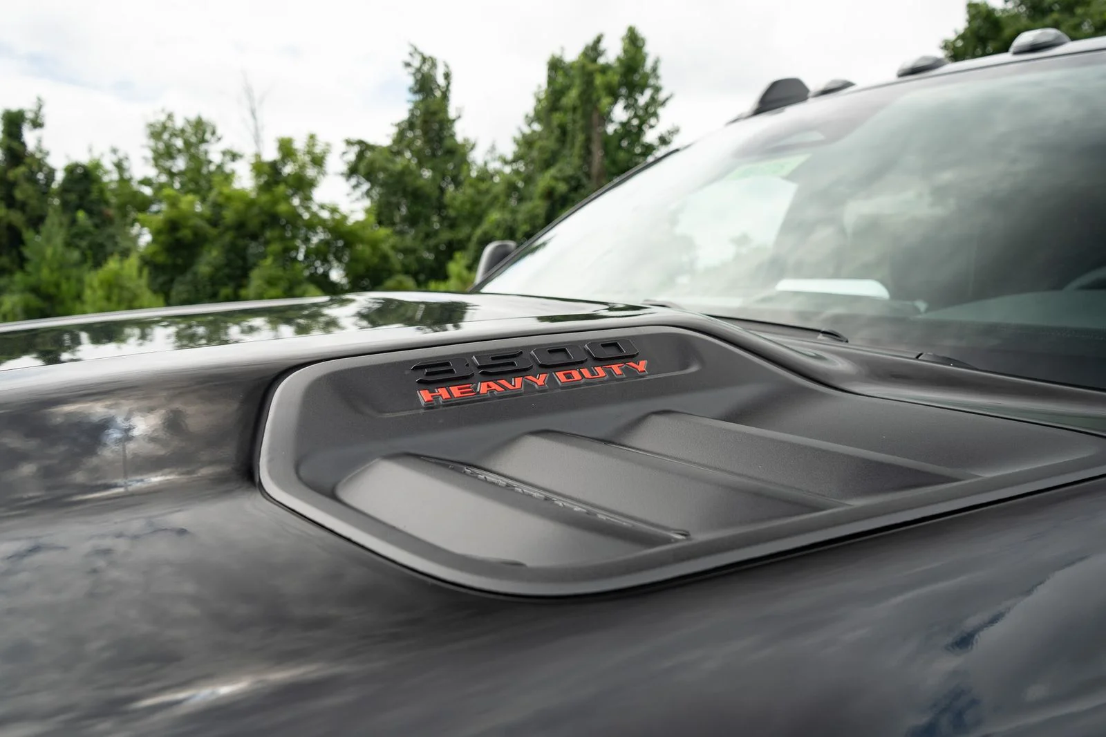 New 2026 Diamond Black Crystal Pearl-Coat Exterior Paint RAM Laramie image 12
