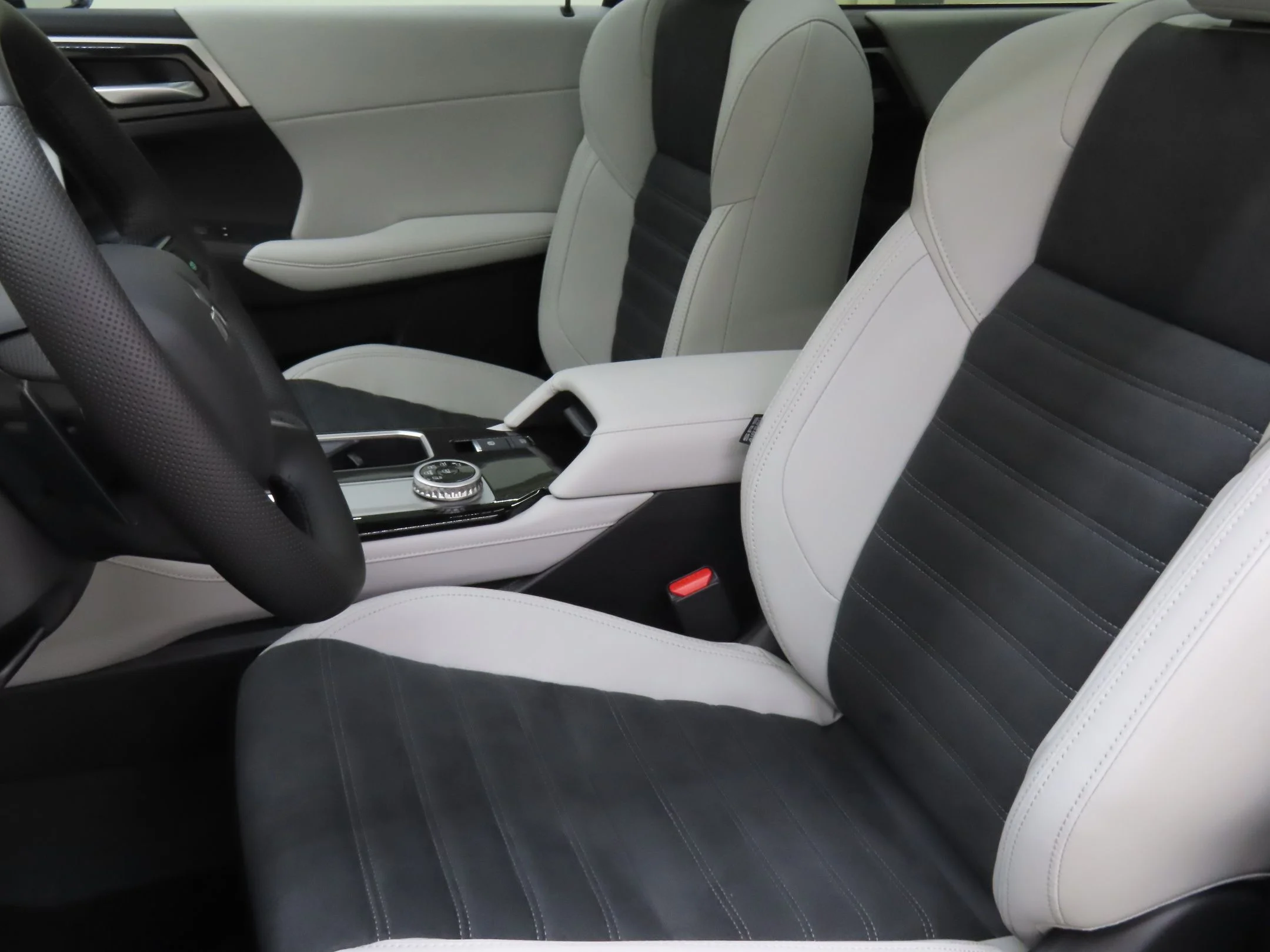 Used 2025 Blue Mitsubishi SE image 11