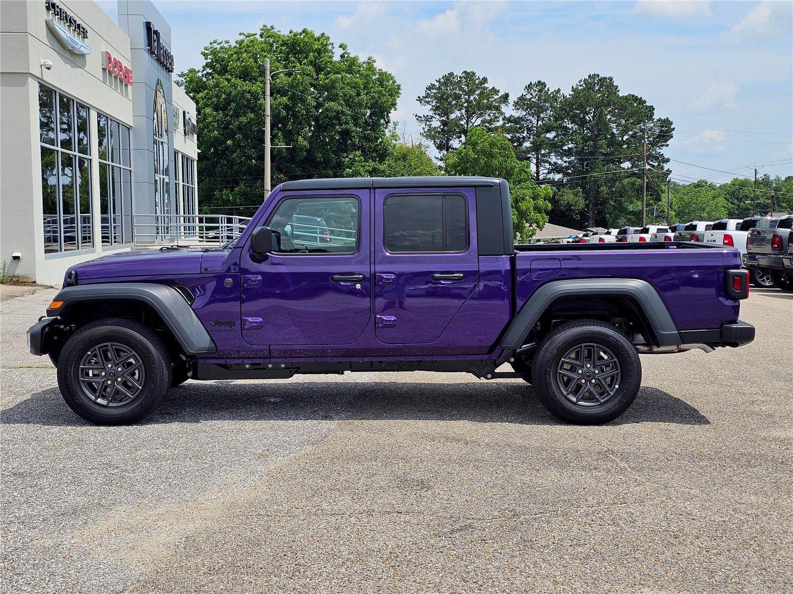 New 2026 Reign Jeep Sport S image 14