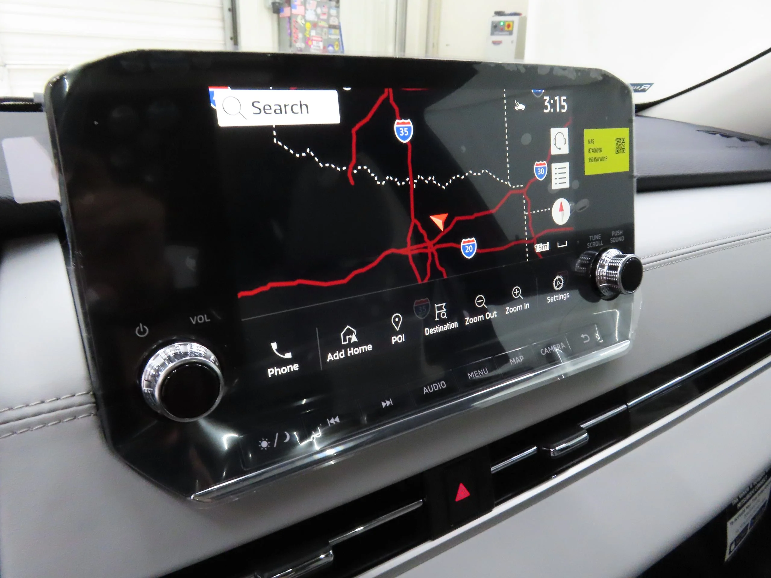 2025 Mitsubishi Outlander Plug-in Hybrid SEL - Photo 18