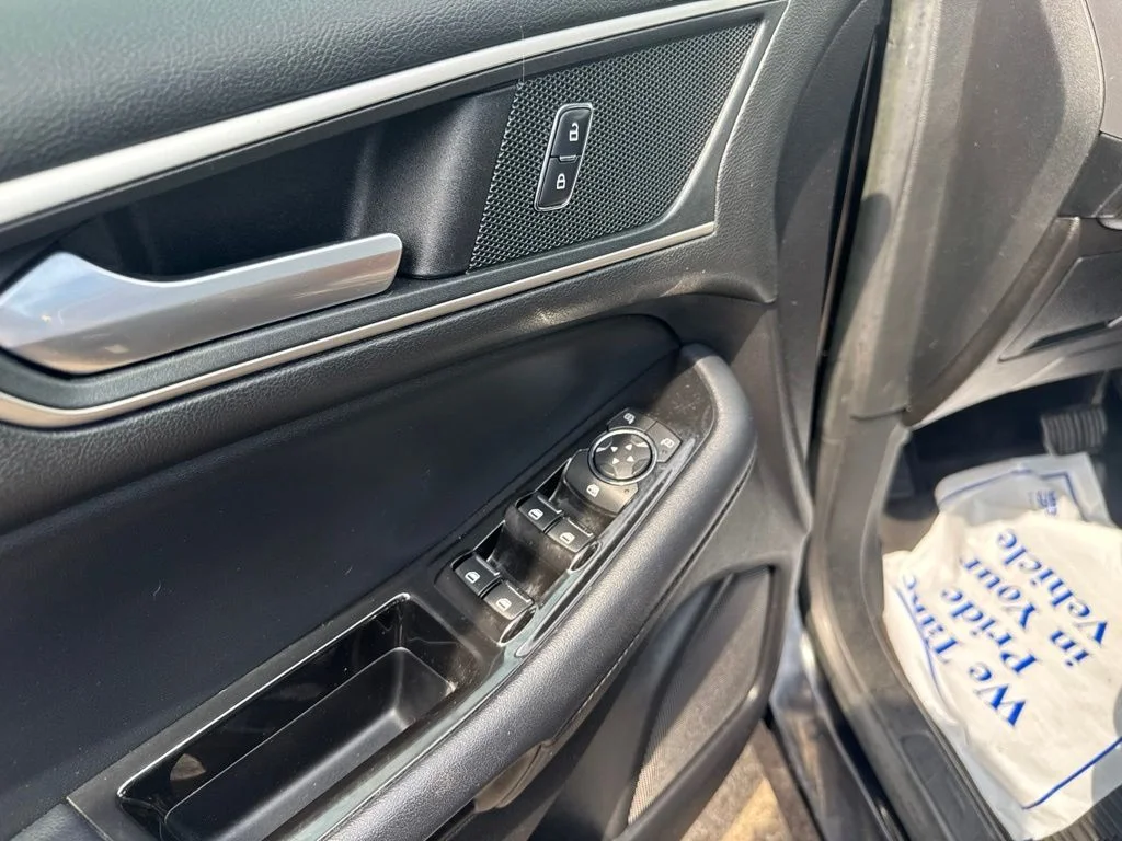 Used 2018 Shadow Black Ford SEL image 12