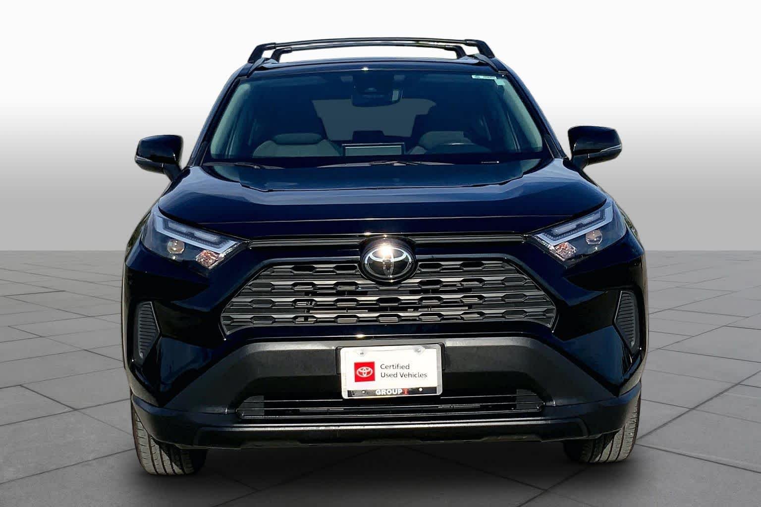 Used 2025 Midnight Black Metallic Toyota XLE image 4