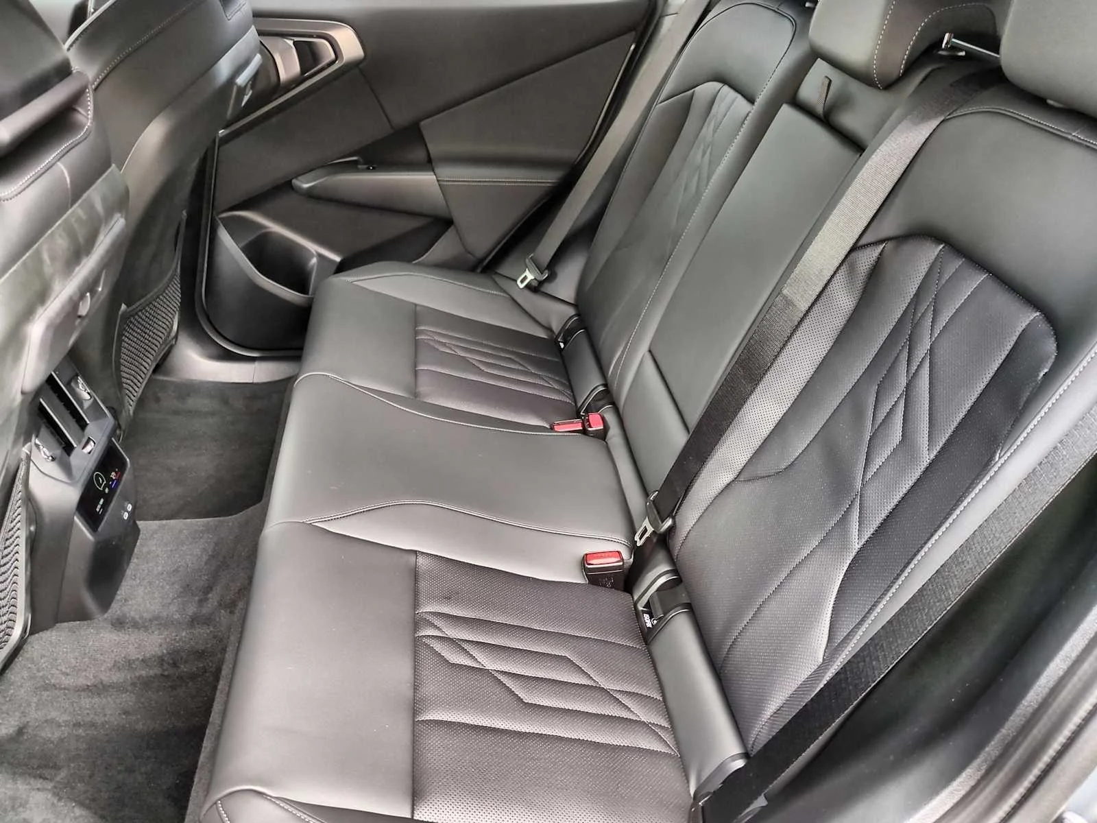New 2026 Skyscraper Grey Metallic BMW 30 xDrive image 21