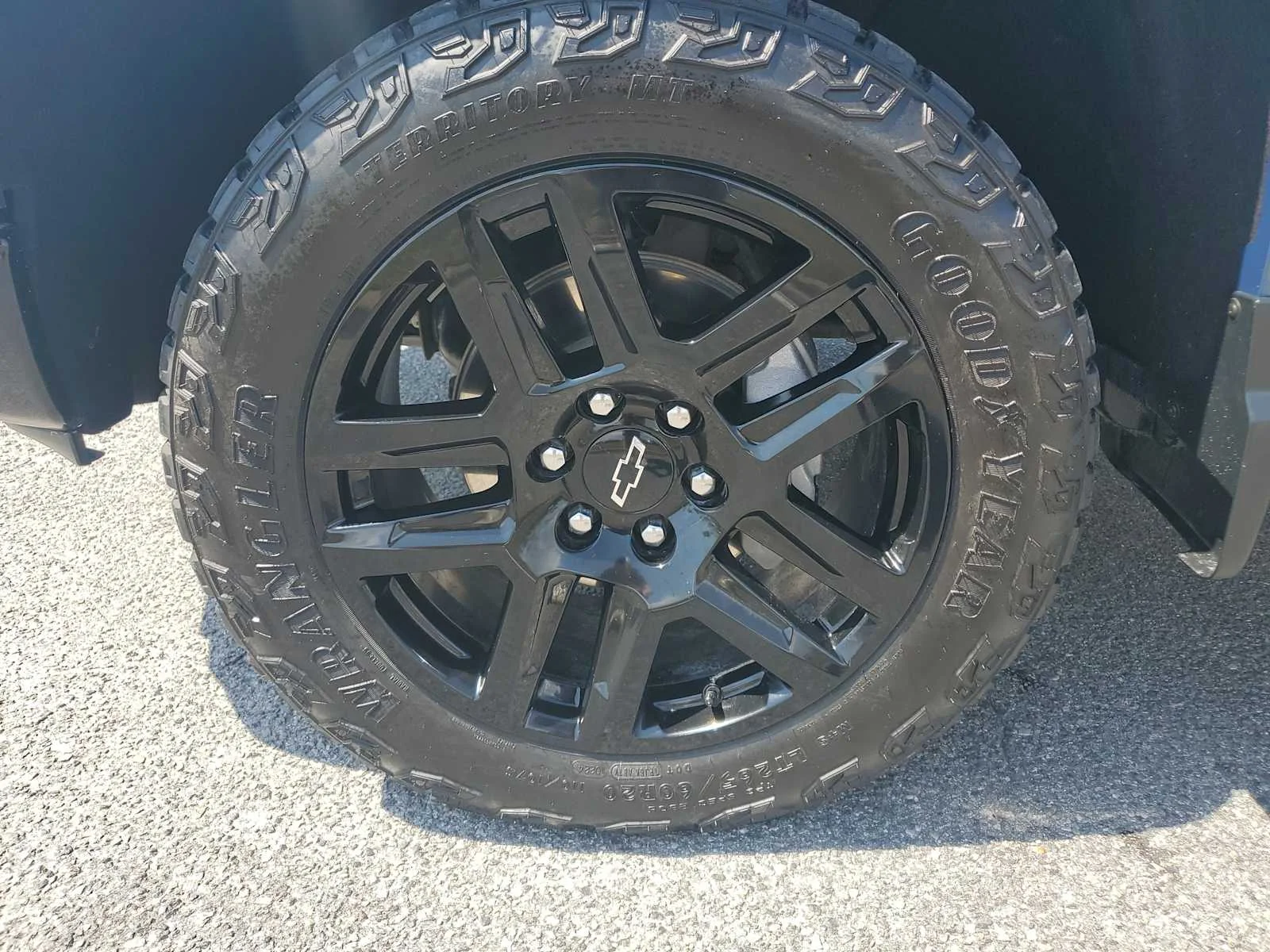 Used 2024 Lakeshore Blue Metallic Chevrolet Custom Trail Boss image 10