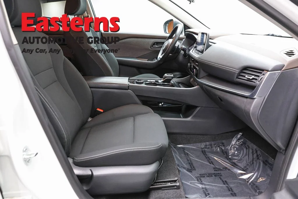 Used 2023 White Nissan S image 25