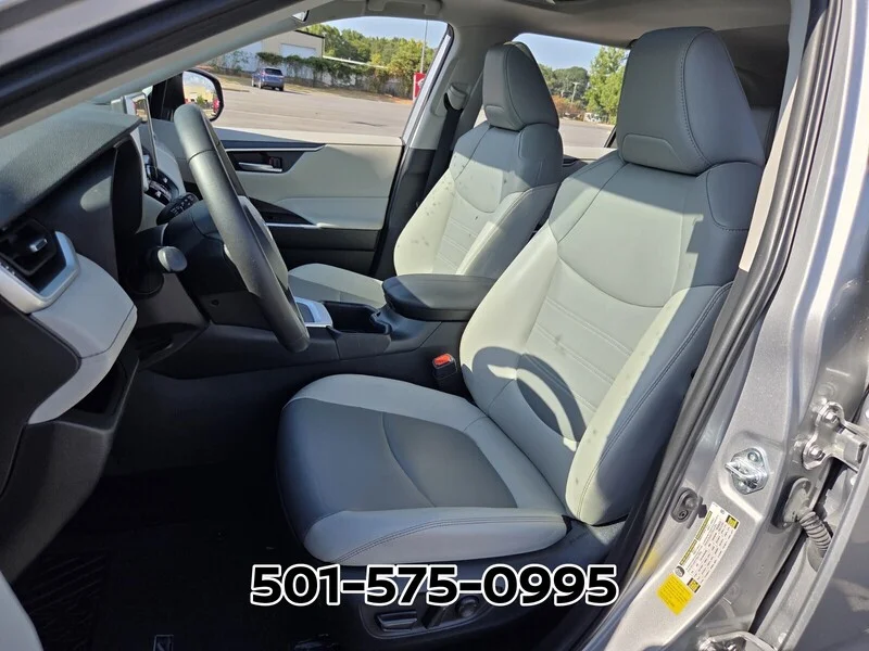 Used 2025 Silver Sky Metallic TOYOTA XLE PREMIUM FWD image 8