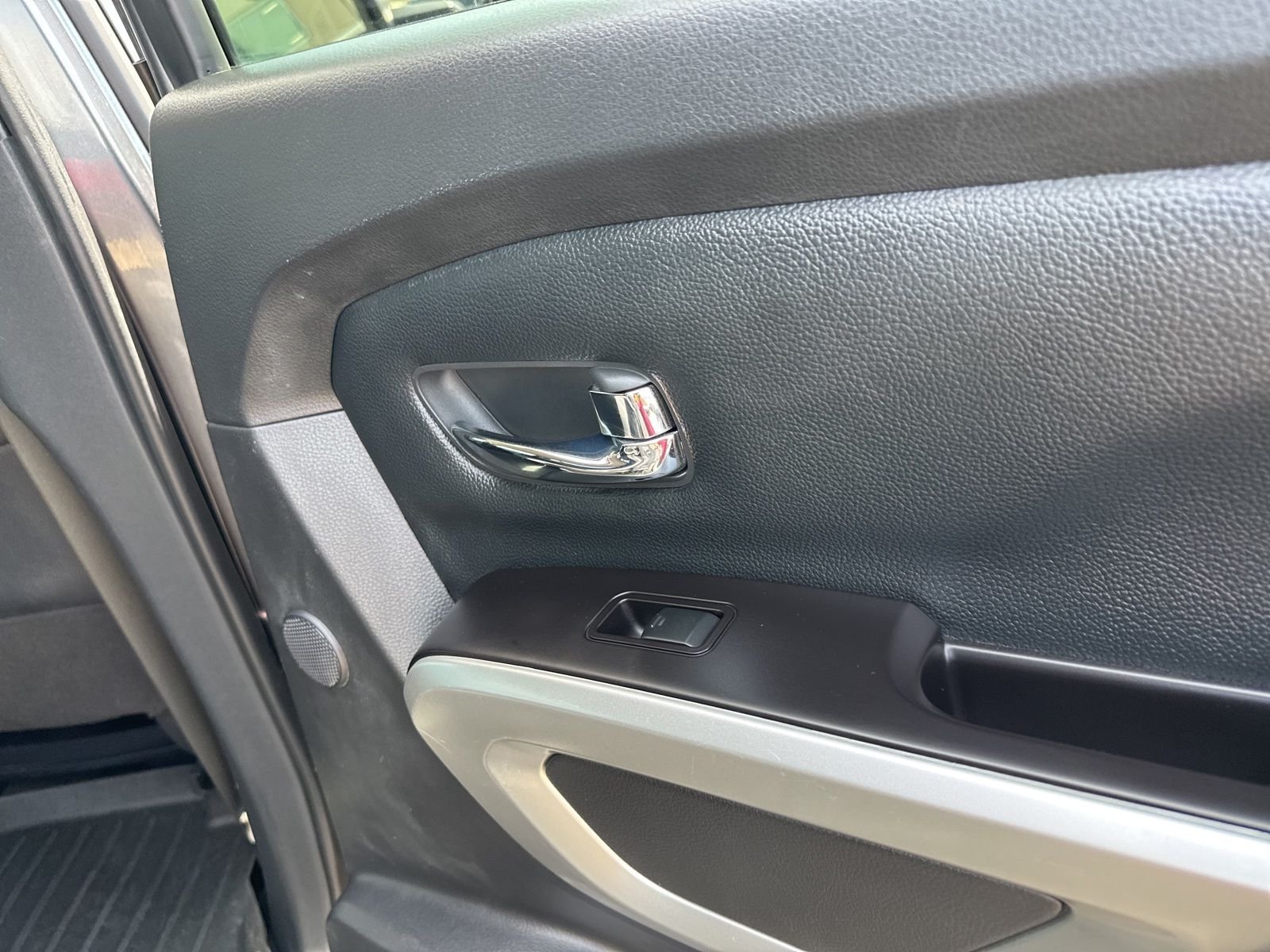 Used 2019 Gray Nissan SL image 32