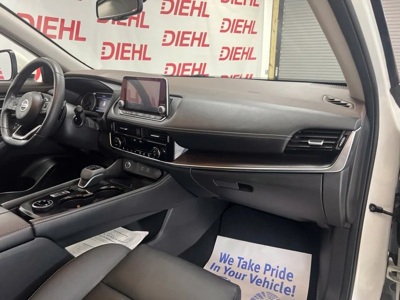 Used 2021 White Nissan SL image 14