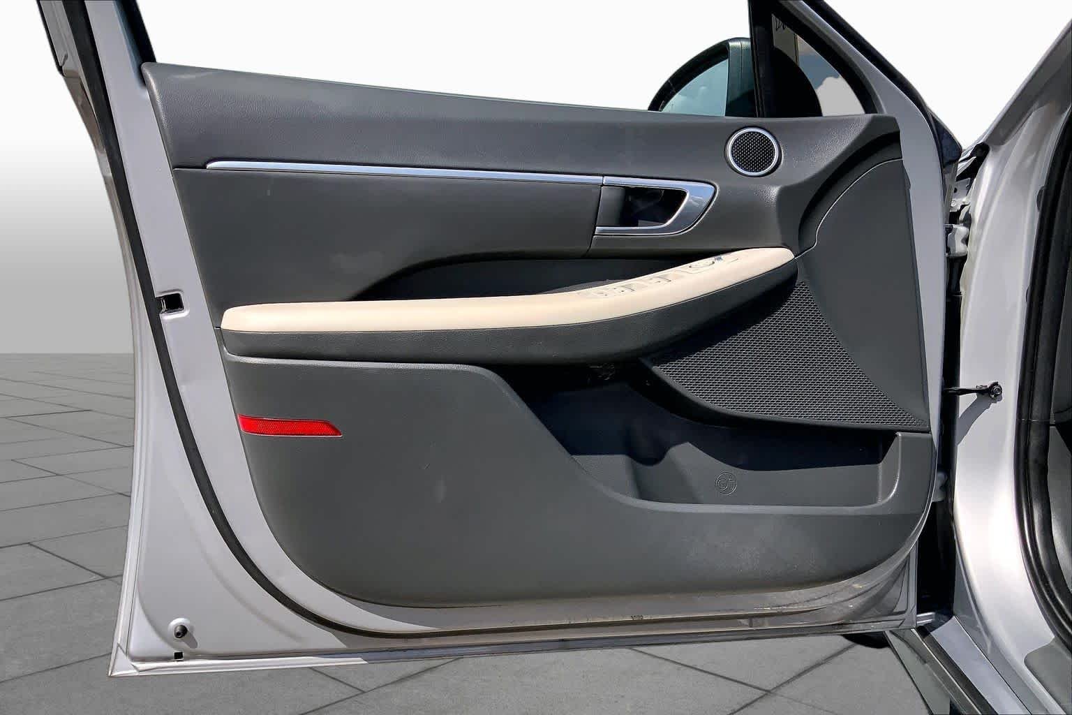 Used 2023 Hampton Gray Hyundai SEL image 22